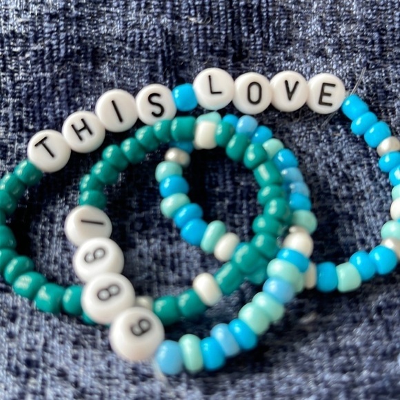 Taylor Swift 10/13 Movie Special. 10 Friendship Bracelets for $13. Bestseller. - Picture 14 of 16